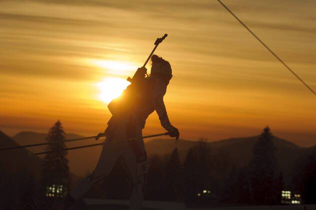 Biathlon allgemein Aktion im Gegenlicht 2x6 km Frauen + 2x7.5 km Herren Mixed Staffel Laura Cross Country and Biathlon Center XXII. Olympische Winterspiele Sochi, Russland am 19.02.2014