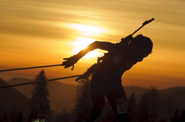 Biathlon allgemein Aktion im Gegenlicht 2x6 km Frauen + 2x7.5 km Herren Mixed Staffel Laura Cross Country and Biathlon Center XXII. Olympische Winterspiele Sochi, Russland am 19.02.2014