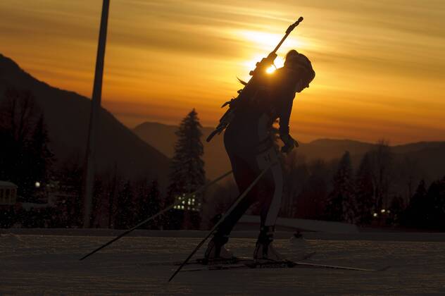 Biathlon allgemein Aktion im Gegenlicht 2x6 km Frauen + 2x7.5 km Herren Mixed Staffel Laura Cross Country and Biathlon Center XXII. Olympische Winterspiele Sochi, Russland am 19.02.2014