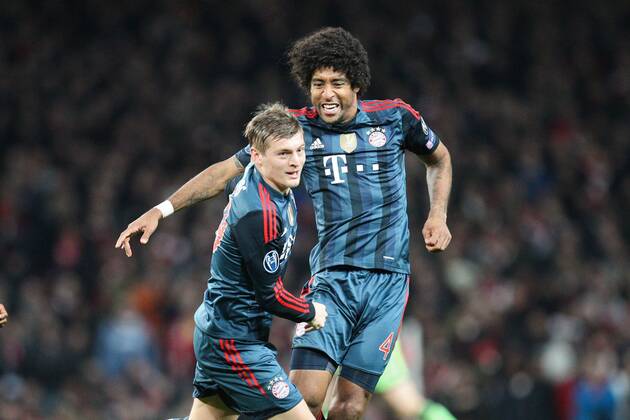 l-r: Torjubel von Toni KROOS 39 (FC Bayern München) und DANTE 4 (FC Bayern München) Arsenal London vs. FC Bayern München, Fussball, Championsleague, 19.02.2014 , EP_CKT