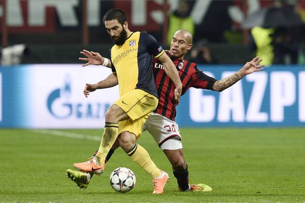 Mailand, 19.02.2014 - UEFA Champions League 2013 2014 - AC Mailand vs Atletico Madrid - Nigel De Jong - Arda Turan 