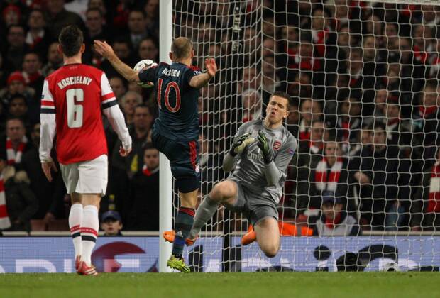 19.02.2014, London - UEFA Champions League 2013 2014 - FC Arsenal London vs FC Bayern München - Arjen Robben (Bayern), Wojciech Szczesny (Arsenal) -  19022014toja465