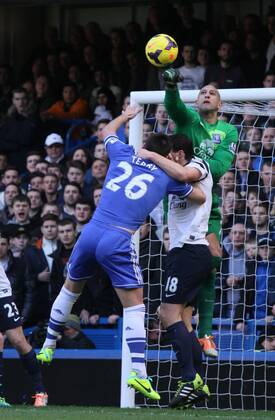 Chelsea v Everton . . London, UK . . 22.02.2014 Tim Howard (E) punches clear from John Terry (C) and Gareth Barry (E) 
