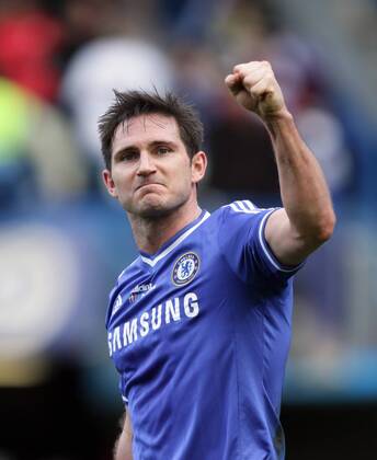 Chelsea v Everton . . London, UK . . 22.02.2014 Frank Lampard (C) celebrates at the end. 