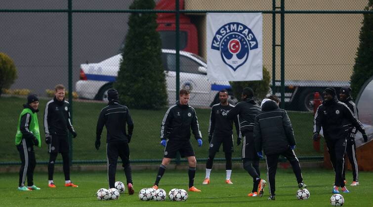 Chelsea players take part in a training session ahead of the UEFA Champions League round of 16 football match between Galatasaray and Chelsea on February 25, 2014, at the Kasimpasa training ground in Istanbul. 