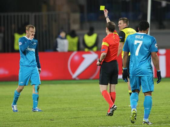 ITAR-TASS: ST PETERSBURG, RUSSIA. FEBRUARY 25, 2014. Zenit St Petersburg s Alexander Anyukov (L) gets a yellow card from the referee in their UEFA Champions League Round of Last 16 football match agaist Borussia Dortmund at Petrovsky Stadium.  premiumd RE13B04D