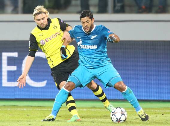 ITAR-TASS: ST PETERSBURG, RUSSIA. FEBRUARY 25, 2014. Zenit St Petersburg s Hulk (front) handles the ball under pressure from Borussia Dortmund s Marcel Schmelzer in their UEFA Champions League Round of Last 16 football match at Petrovsky Stadium.  premiumd RE13B04A