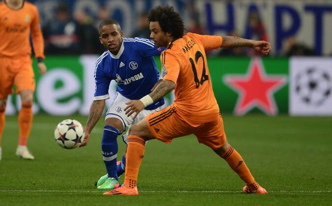 FUSSBALL CHAMPIONS LEAGUE SAISON 2013 2014 ACHTELFINALE HINSPIEL FC Schalke 04 - Real Madrid 26.02.2014 Jefferson Farfan (li, FC Schalke 04) gegen Marcelo (re, Real Madrid) 