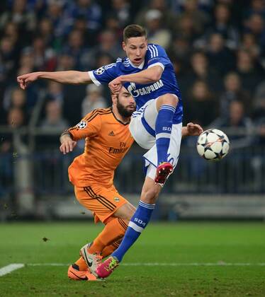 FUSSBALL CHAMPIONS LEAGUE SAISON 2013 2014 ACHTELFINALE HINSPIEL FC Schalke 04 - Real Madrid 26.02.2014 Julian Draxler (FC Schalke 04) gegen Daniel Carvajal (hinten, Real Madrid) 