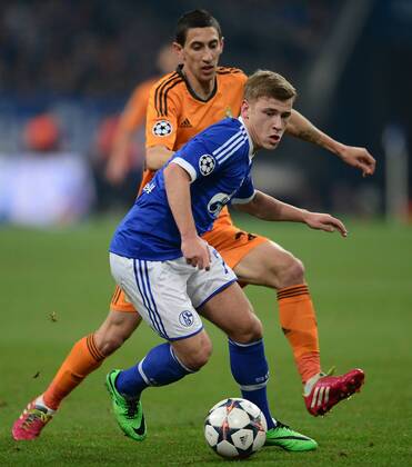 FUSSBALL CHAMPIONS LEAGUE SAISON 2013 2014 ACHTELFINALE HINSPIEL FC Schalke 04 - Real Madrid 26.02.2014 Max Meyer (FC Schalke 04) vor Angel Di Maria (Real Madrid) 