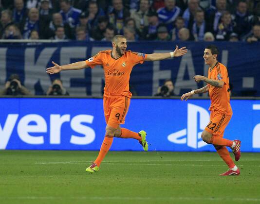 - Torschütze Karim Benzema (Real Madrid CF 9) und Angel di Maria (Real Madrid CF 22) beim Torjubel nach dem Treffer zum 1:0 mit Kevin-Prince Boateng (FC Schalke 04 9) enttäuscht, niedergeschlagen, traurig, Emotion FC Schalke 04 vs Real Madrid C.F. --- Fussball --- Champions League Achtelfinale --- 26.02.2014 EP_JSE