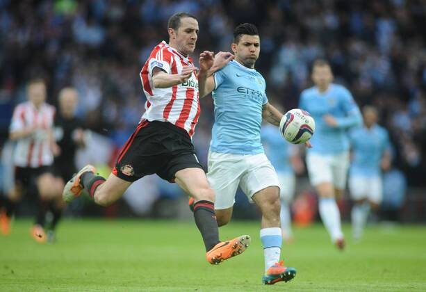 Football - 2014 Capital One League Cup Final - Manchester City vs. AFC Sunderland FC - City s Sergio Kun Agüero at Wembley. Sunderland s John O Shea 