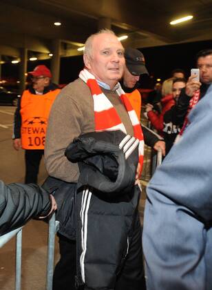 Präsident Uli Hoeness (FC Bayern München) bei der Ankunft in der Allianz Arena. Bayern München - FC Arsenal, Champions League, Achtelfinale, Fussball, 11.03.2014,