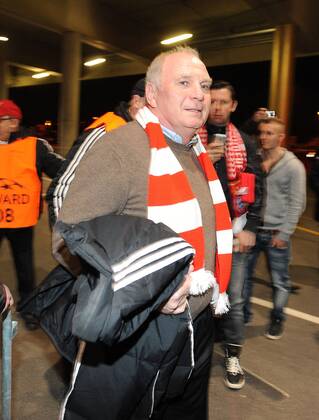 Präsident Uli Hoeness (FC Bayern München) bei der Ankunft in der Allianz Arena. Bayern München - FC Arsenal, Champions League, Achtelfinale, Fussball, 11.03.2014,