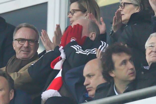 l-r: Vorstandsvorsitzender Karl-Heinz Rummenigge (FC Bayern München), Präsident Uli Hoeness (FC Bayern München) hält sich die Hände vors Gesicht FC Bayern München vs. Arsenal London, Fussball, Champions League, 11.03.2014 EP_ckt