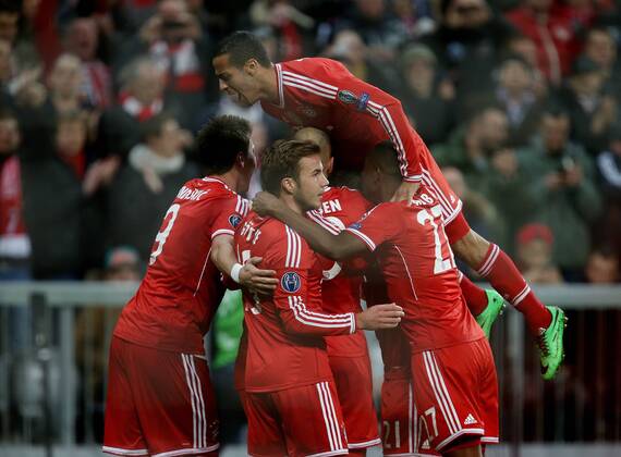 Torjubel 1:0 München, Torschütze Bastian Schweinsteiger (Bayern). V.li. Mario Mandzukic (Bayern), Mario Götze (Bayern), David Alaba (Bayern). Oben Thiago (Bayern) . FC Bayern München - FC Arsenal London . München, GER, 11.03.2014 , Achtelfinale Fussball-Champions League 2013-2014 .