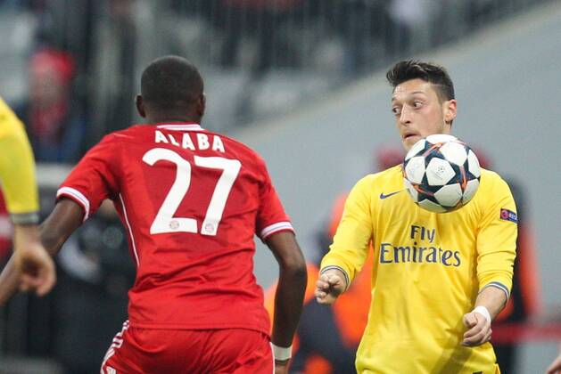 l-r: im Zweikampf, Aktion, mit David Alaba 27 (FC Bayern München) und Mesut Özil 11 (FC Arsenal London) FC Bayern München vs. Arsenal London, Fussball, Champions League, 11.03.2014 EP_ckt