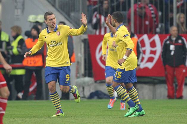 l-r: Torjubel von Lukas PODOLSKI 9 (FC Arsenal London) und Alex OXLADE-CHAMBERLAIN 15 (FC Arsenal London) FC Bayern München vs. Arsenal London, Fussball, Champions League, 11.03.2014 EP_ckt