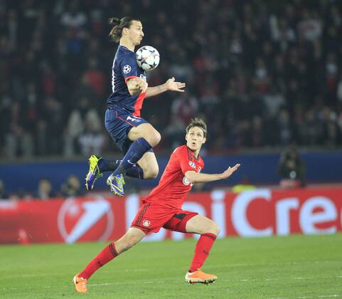 Zlatan Ibrahimovic (FC Paris Saint-Germain 10) gegen Philipp Wollscheid 4 (Bayer 04 Leverkusen), Aktion, Action FC Paris St Germain vs Bayer 04 Leverkusen --- Fussball --- Champions League --- Achtelfinale Rückspiel --- 12.03.2014 EP_JSE