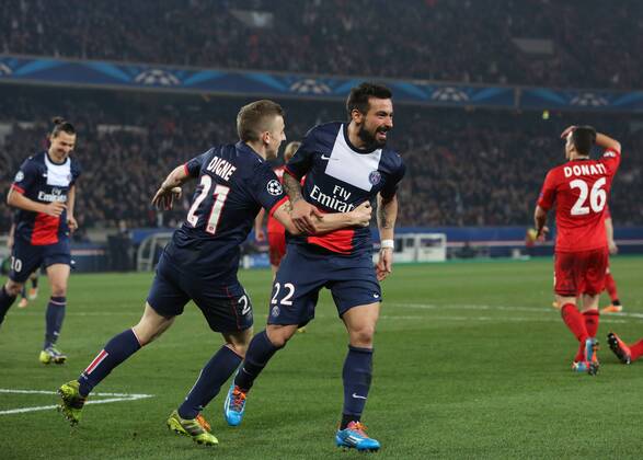 Ezequiel Lavezzi (FC Paris Saint-Germain 22) und Lucas Digne (FC Paris Saint-Germain 21) beim Torjubel nach dem Treffer zum 2:1, Emotion, Freude, Glück, Positiv FC Paris St Germain vs Bayer 04 Leverkusen --- Fussball --- Champions League --- Achtelfinale Rückspiel --- 12.03.2014 EP_JSE