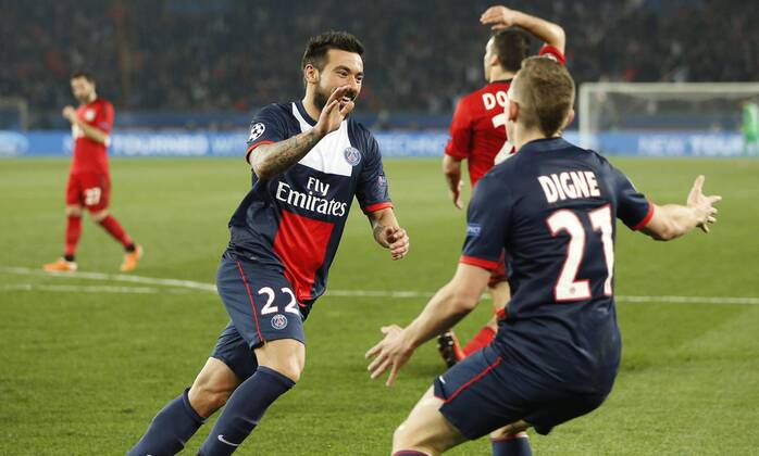 Ezequinel LAVEZZI, PSG 22 Torschuss, schiesst das Tor zum 2-1 Torjubel, Jubel nach dem Tor mit Lucas DIGNE, PSG 21 PARIS SAINT GERMAIN - BAYER 04 LEVERKUSEN Fussball UEFA Champions League, Achtelfinale, Paris, 12.03.2014 CL Saison 2013 2014,