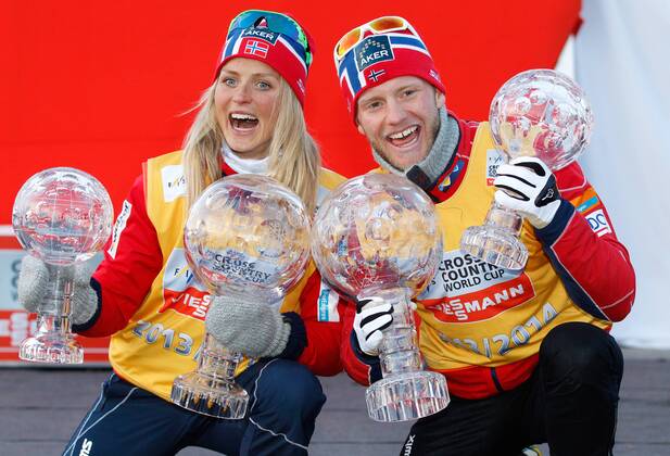 SKI NORDISCH - FIS WC Falun FALUN,SCHWEDEN,16.MAR.14 - SKI NORDISCH, LANGLAUF - FIS Weltcup Finale, Siegerehrung. Bild zeigt den Jubel von Therese Johaug (NOR) mit der kleinen Kristallkugel sowie der grossen Kristallkugel und Martin Johnsrud Sundby (NOR) mit der kleinen Kristallkugel sowie der grossen Kristallkugel. Keywords: Trophäe, Gesamtweltcup, Distanzweltcup. 