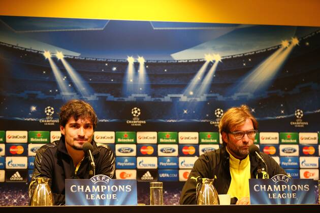 Dienstag 18.03.2014, Saison 2013 2014, UEFA Champions League, Pressekonferenz im Presseraum des Dortmunder Signal Iduna Parks vor dem Spiel zwischen dem BVB Borussia Dortmund und dem FC Zenit St. Petersburg, Mats Hummels (BVB, links) und Trainer Jürgen Klopp (BVB)