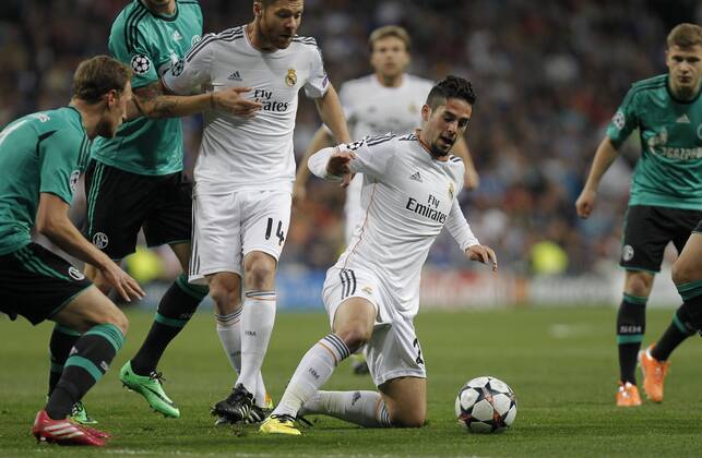 Real Madrid - FC Schalke 04 of the Champions League, held at the Santiago Bernabeu stadium, in Madrid 03 18 2014. Isco, Xabi Alonso 