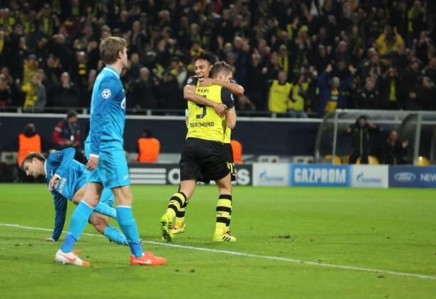 Pierre-Emerick Aubameyang (Borussia Dortmund 17) beim Torjubel mit dem Torschuetzen Kapitaen Sebastian Kehl (Borussia Dortmund 5) nach dem Treffer zum 1:1 Ausgleich Borussia Dortmund vs Zenit St. Petersburg --- Fussball --- Champions League --- 19.03.2014 EP_JSE