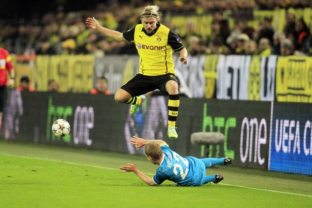 Aleksandr Anyukov (Zenit St Petersburg 22) im Zweikampf gegen tackling against Marcel Schmelzer (Borussia Dortmund 29) Borussia Dortmund vs Zenit St. Petersburg --- Fussball --- Champions League --- 19.03.2014 EP_JSE