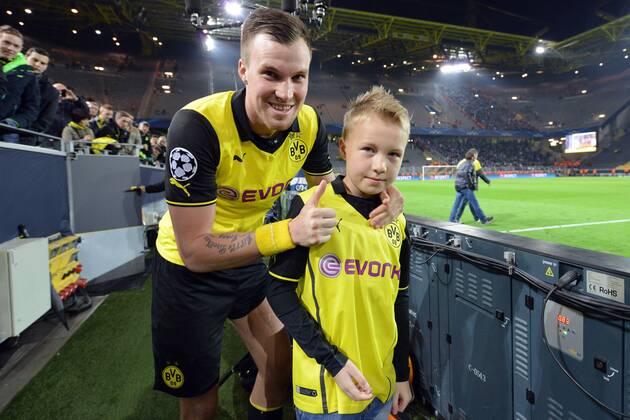 Borussia Dortmund vs. Zenit St. Petersburg --- Fussball --- Champions League --- 19.03.2014 Kevin Großkreutz, Grosskreutz (Dortmund), links, mit seinem Bruder Lenny Großkreutz, Grosskreutz, Freude, halbe Figur