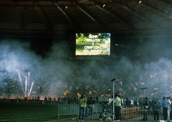 Fussball Weltmeisterschaft 1990: Endspiel Deutschland-Argentinien in Rom. Gratulation auf der Anzeigetafel dem Weltmeister. HM