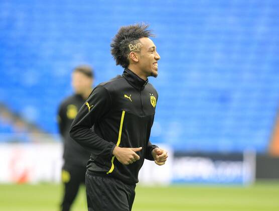 Pierre-Emerick Aubameyang (Borussia Dortmund 17) mit BVB Logo in der neuen Frisur Abschluss - Training Borussia Dortmund --- Fussball --- Champions League --- Viertelfinale --- 01.04.2014 Foto: Schueler Eibner EP_JSE