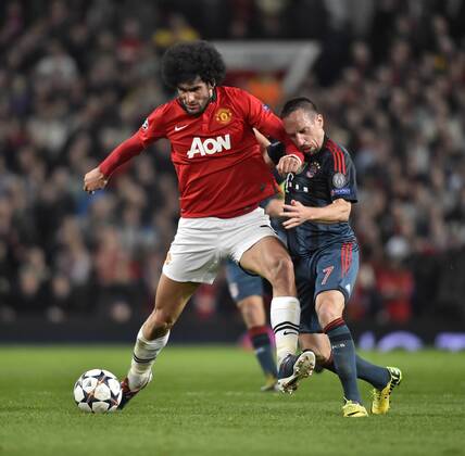01.04.2014, Fussball Champions League 2013 2014, Viertelfinale, Manchester United - FC Bayern München, im Stadion Old Trafford in Manchester. v.li: Marouane Fellaini (Manchester United) gegen Franck Ribery (München). 