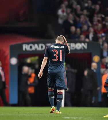 01.04.2014, Fussball Champions League 2013 2014, Viertelfinale, Manchester United - FC Bayern München, im Stadion Old Trafford in Manchester. Platzverweis für Bastian Schweinsteiger (München). Er muss vom Platz gehen. 