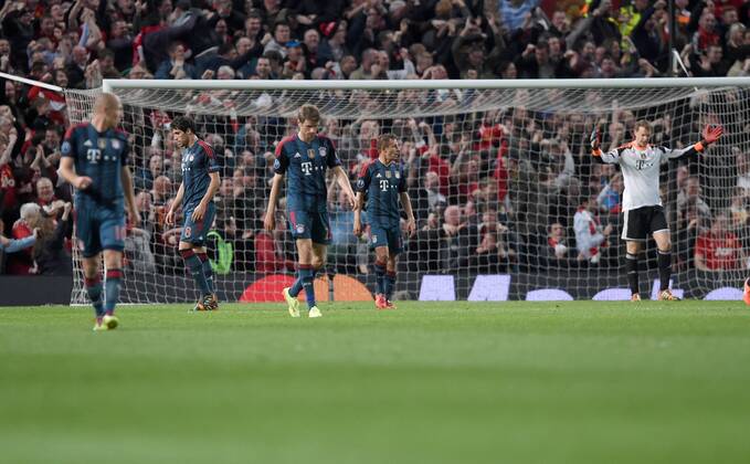 FUSSBALL CHAMPIONS LEAGUE VIERTELFINALE HINSPIEL SAISON 2013 2014 Manchester United FC - FC Bayern München 01.04.2014 Enttäuschte Bayern (Arjen Robben, Javi Javier Martinez, Thomas Müller und Torwart Manuel Neuer, v.l.) nach dem 1:0 