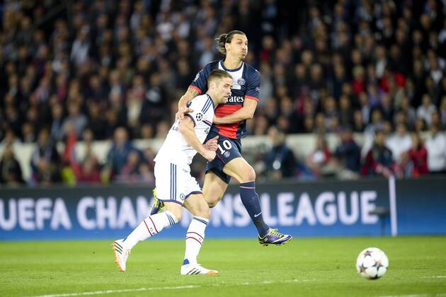 Zlatan Ibrahimovic (PSG) vs Gary Cahill (Chelsea) Paris Saint Germain PSG - Chelsea FC London - JBAutissierxPanoramic 