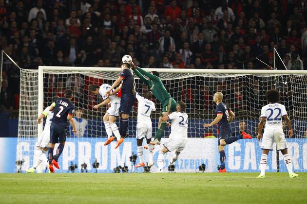 Thiago Motta (PSG), Petr Cech (Chelsea) Paris Saint Germain PSG vs Chelsea FC London - Champions League - 02 04 2014 GwendolineLeGoffxPanoramic 