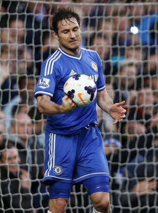 Frank Lampard of Chelsea celebrates scoring during the Barclays Premier League match between Chelsea and Stoke City at Emirates Stadium in London, Britain on April 5, 2014. Chelsea won 3-0. (Xinhua Wang Lili) FOR EDITORIAL USE ONLY. NOT FOR SALE FOR MARKETING OR ADVERTISING CAMPAIGNS. NO USE WITH UNAUTHORIZED AUDIO, VIDEO, DATA, FIXTURE LISTS, CLUB LEAGUE LOGOS OR LIVE SERVICES. ONLINE IN-MATCH USE LIMITED TO 45 IMAGES, NO VIDEO EMULATION. NO USE IN BETTING, GAMES OR SINGLE CLUB LEAGUE PLAYER PUBLICATIONS. (SP)BRITAIN-LONDON-SOCCER-PREMIER LEAGUE-CHELSEA VS STOKE CITY