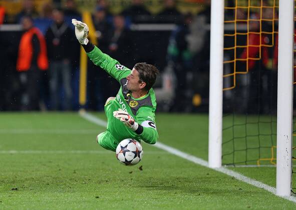 08.04.2014, Fussball Champions League 2013 2014, Viertelfinale, Rückspiel, Borussia Dortmund - Real Madrid, im Signal-Iduna-Park-Stadion in Dortmund, Torwart Roman Weidenfeller (Dortmund) hält den Foulelfmeter von Angel Di Maria (nicht im Bild , Real Madrid) 
