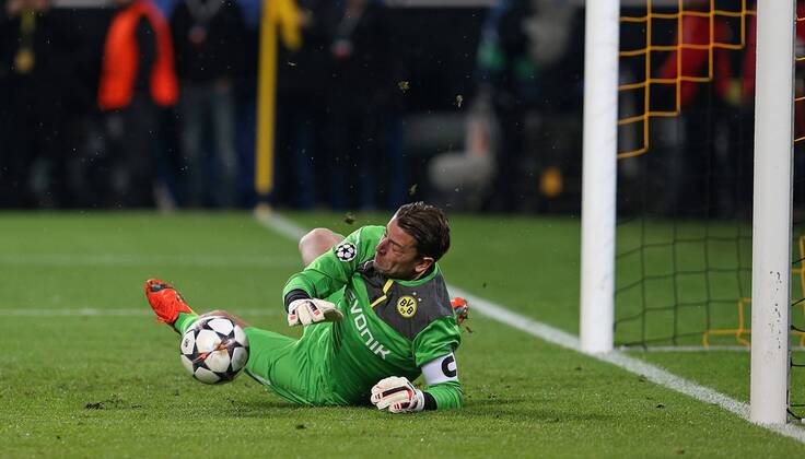 08.04.2014, Fussball Champions League 2013 2014, Viertelfinale, Rückspiel, Borussia Dortmund - Real Madrid, im Signal-Iduna-Park-Stadion in Dortmund, Torwart Roman Weidenfeller (Dortmund) hält den Foulelfmeter von Angel Di Maria (nicht im Bild , Real Madrid) 