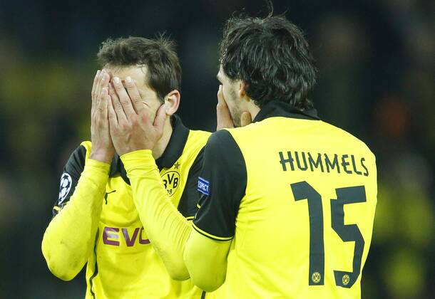Mats HUMMELS, BVB 15 Manuel FRIEDRICH, BVB 2 Emotionen, enttaeuscht, Enttaeuschung, Frust, frustriert, Trauer ,traurig, verzweifelt, Verzweiflung BORUSSIA DORTMUND - REAL MADRID Fussball UEFA Champions League, Viertelfinale, Rueckspiel Dortmund, 08.04.2014 CL Saison 2013 2014, BVB