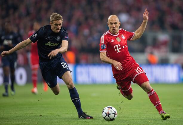 Darren Fletcher of Manchester United chases Arjen Robben of Munich - UEFA Champions League - Quarter Final 2nd Leg - Bayern Munich vs. Manchester United - Allianz Arena - Munich - Germany - 9th April 2014 - Picture PhilipxOldham Sportimage EDITORIAL USE ONLY. No use with unauthorised audio, video, data, fixture lists, club league logos or live services. Online in-match use limited to 120 images, no video emulation. No use in betting, games or single club league player publications.