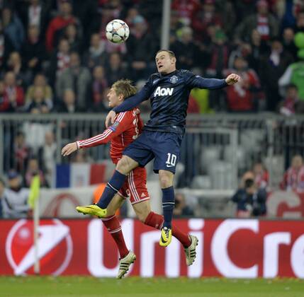 09.04.2014, Fussball Champions League 2013 2014, Viertelfinale, Rückspiel, FC Bayern München - Manchester United, in der Allianz-Arena München. v.li: Toni Kroos (Bayern München) gegen Wayne Rooney (Manchester United). 