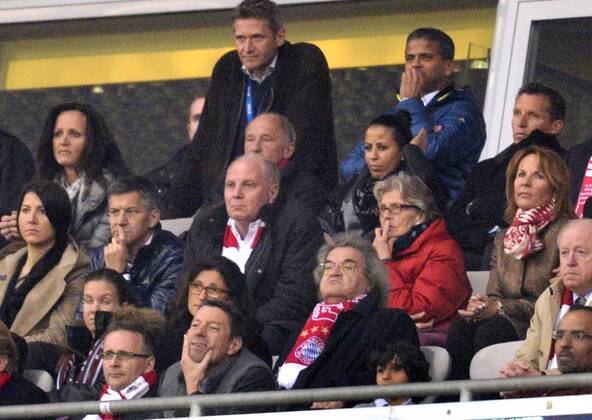 09.04.2014, Fussball Champions League 2013 2014, Viertelfinale, Rückspiel, FC Bayern München - Manchester United, in der Allianz-Arena München. Ex-Präsident Uli Hoeneß (München, Höness, Höneß, Hoeness, Hoeneß) auf der Tribüne. Mit Ehefrau Susi. Herbert Hainer, Helmut Markwort