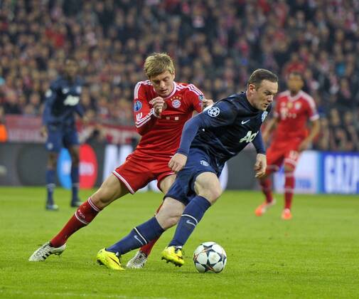 09.04.2014, Fussball Champions League 2013 2014, Viertelfinale, Rückspiel, FC Bayern München - Manchester United, in der Allianz-Arena München. v.li: Toni Kroos (Bayern München), gegen Wayne Rooney (Manchester United). 