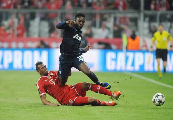 Jerome Boateng (FC Bayern München) klaer vor Danny Welbeck (Manchester United) Bayern München - Manchester United, Champions League, Viertelfinale, Fussball, 09.04.2014