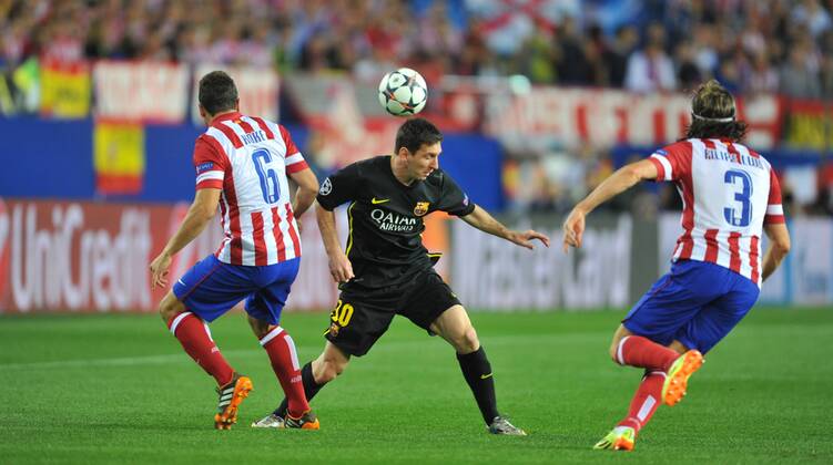 09.04.2014, Fussball UEFA Champions League Viertelfinale, Atletico Madrid - FC Barcelona, v.l.Koke (Atl. Madrid) - Lionel Messi (FC Barcelona) - Filipe Luis (Atl. Madrid)