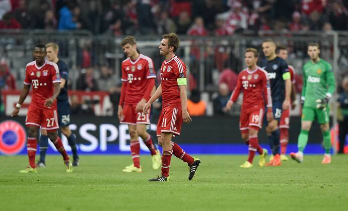 FUSSBALL CHAMPIONS LEAGUE VIERTELFINALE SAISON 2013 2014 FC Bayern München - Manchester United FC 09.04.2014 Enttäuschte Bayern zur Halbzeit; David Alaba, Thomas Müller, Philipp Lahm, Mario Götze (v.l., aule FC Bayern München) 