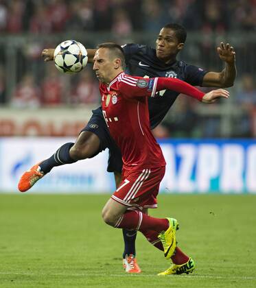Franck Ribery (FCB), Antonio Valencia (ManU) 09.04.2014, München, FC Bayern München vs. Manchester United FC